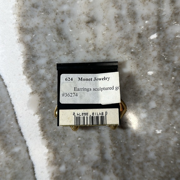 Vintage Monet Sculpture Earrings - Picture 2 of 2